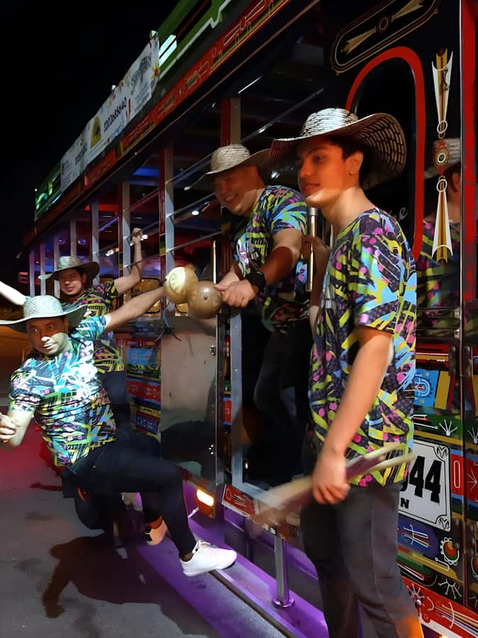 MEDELLIN: CITY TOUR CITY NIGHT TOUR + OPEN BAR - Who will enjoy this most?