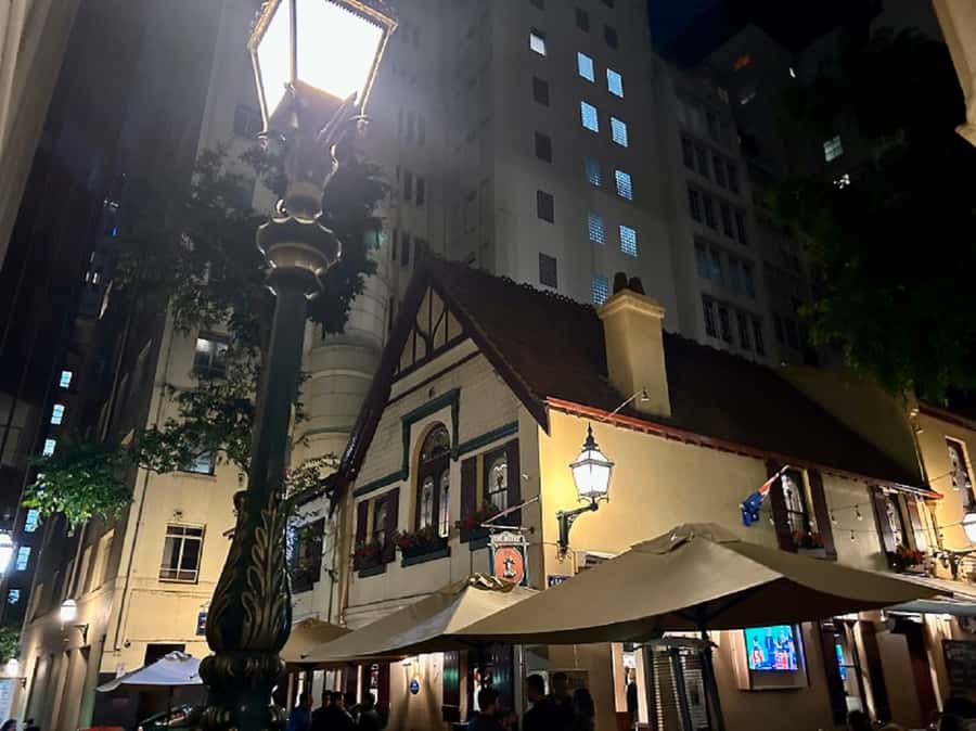 Melbourne: Spirits and Ales Haunted Pub Walking Tour - Finishing with Chloe at Young & Jacksons
