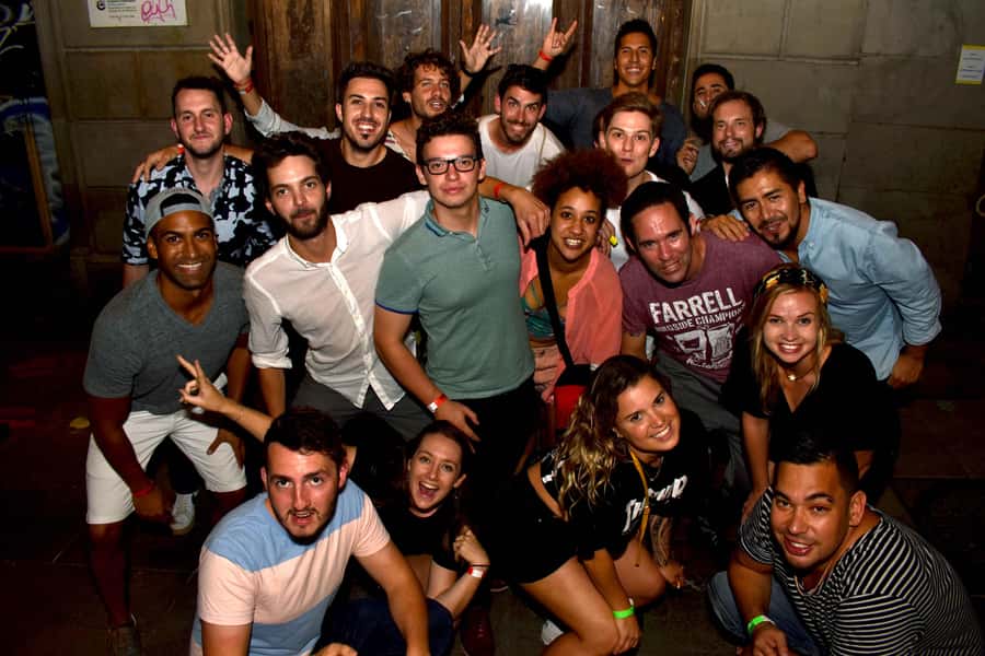 Melbourne: Weekly Bar Crawl: 5 Free shots, Club Entry - Key points to know before you book