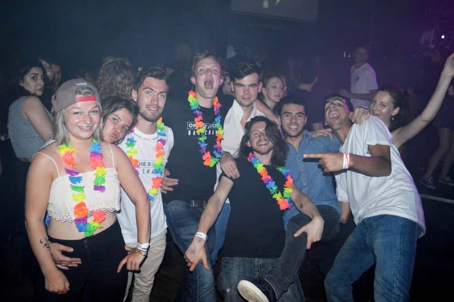 Melbourne: Weekly Bar Crawl: 5 Free shots, Club Entry - Free shots, the final drink, and the value of the inclusions