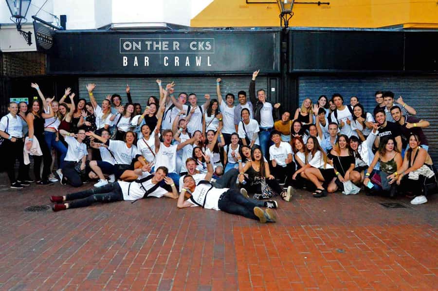 Melbourne: Weekly Bar Crawl: 5 Free shots, Club Entry - Reaching the club at the end of the night