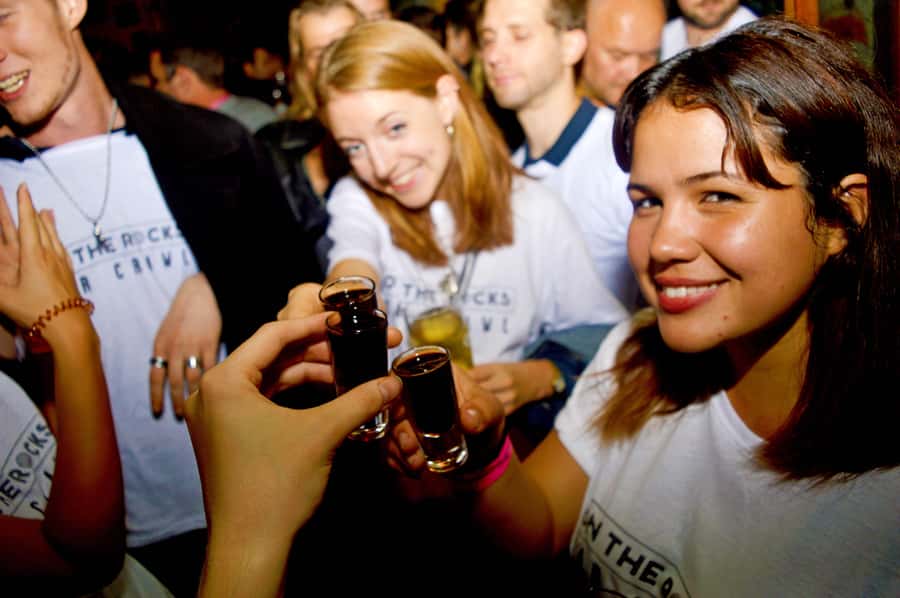 Melbourne: Weekly Bar Crawl: 5 Free shots, Club Entry - Who should book this Melbourne bar crawl
