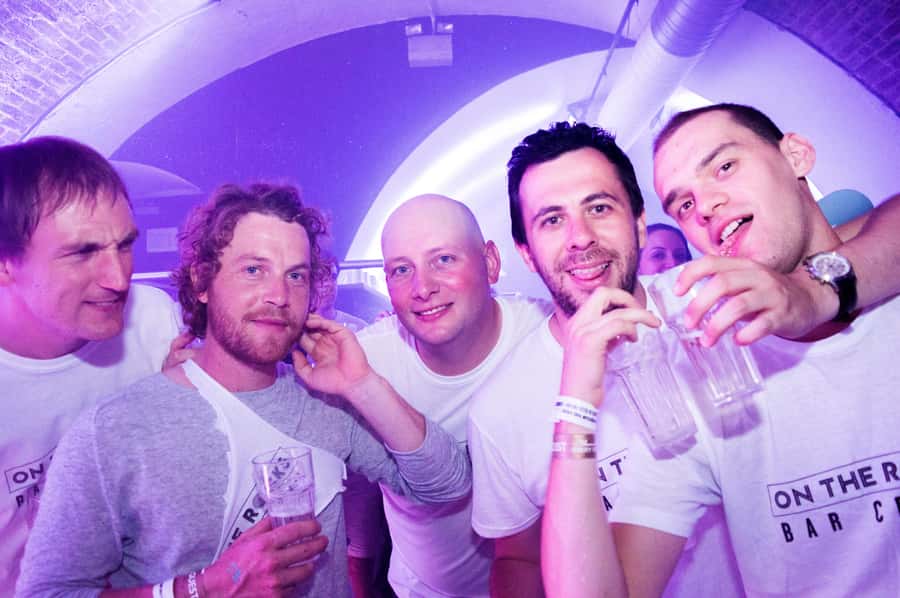 Melbourne: Weekly Bar Crawl: 5 Free shots, Club Entry - Booking flexibility and practical preparation