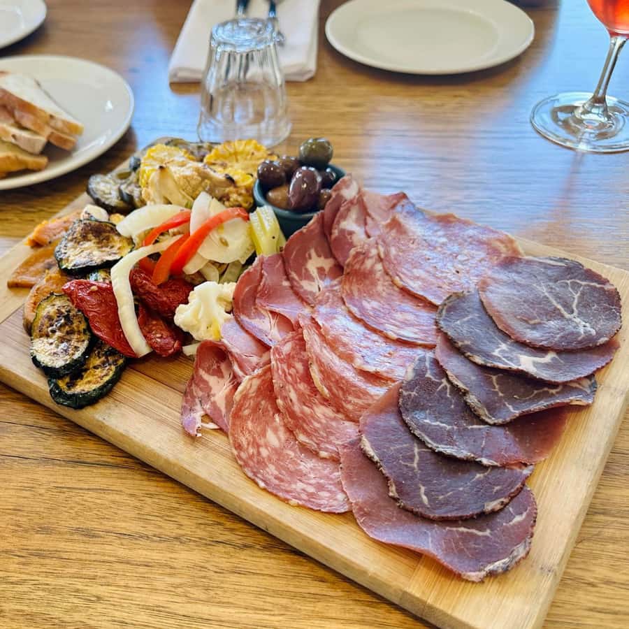 Melbourne: Yarra Valley Wine Tour + Lunch & Gin/Beer Option - Starting at the Arts Centre and heading east