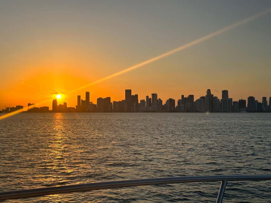 Miami Night two Hour Cruise with Open Bar & Skyline Views - Key things to know before you book