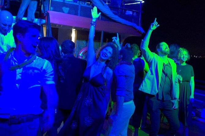 Miami Party Boat Cruise Music & Skyline Views - Drinks, snacks, and what the $25 covers