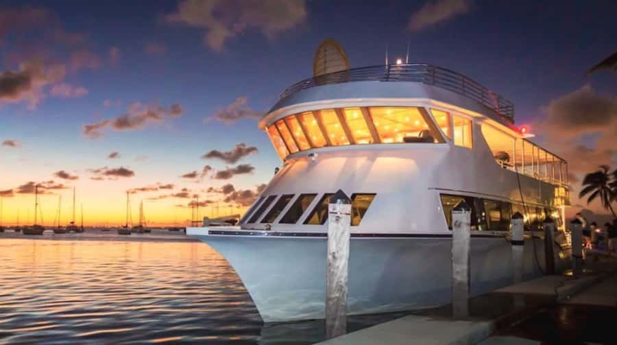 Miami: Party Yacht Cruise with Open Bar and DJ - Check-in is the first test of the evening