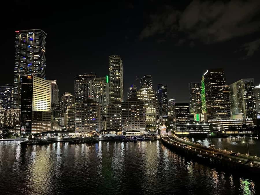 Miami: Party Yacht Cruise with Open Bar and DJ - Who will enjoy this party boat most