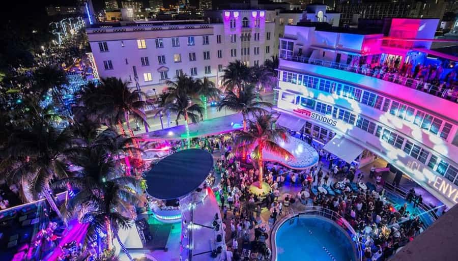 Miami Pub Crawl + Clubbing Experience - How the $21 South Beach crawl works