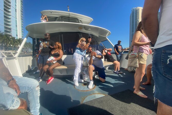 Miami Skyline: Happy Hour Cruise Music & Cash Bar - Bayfront Park and Downtown Miami before departure