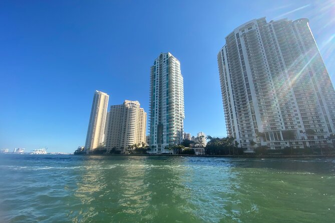 Miami Skyline: Happy Hour Cruise Music & Cash Bar - Fisher Island, Star Island, and the famous-home route