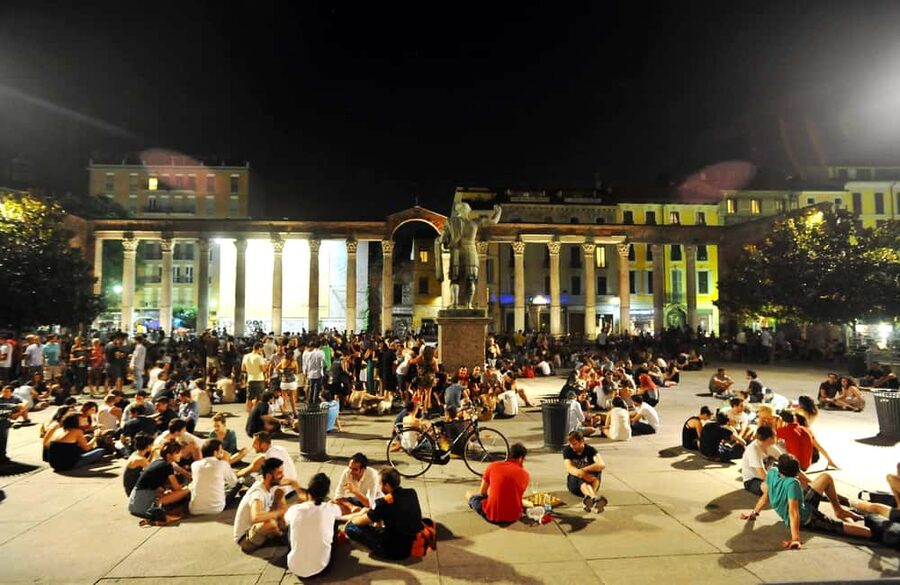 Milan Social Walk: Bars, Squares & Local Vibes - Key points at a glance