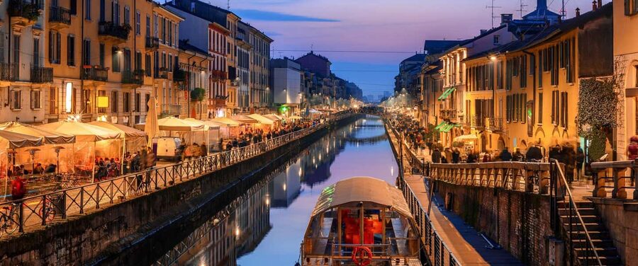 Milan Social Walk: Bars, Squares & Local Vibes - Who should book the Social Walk?