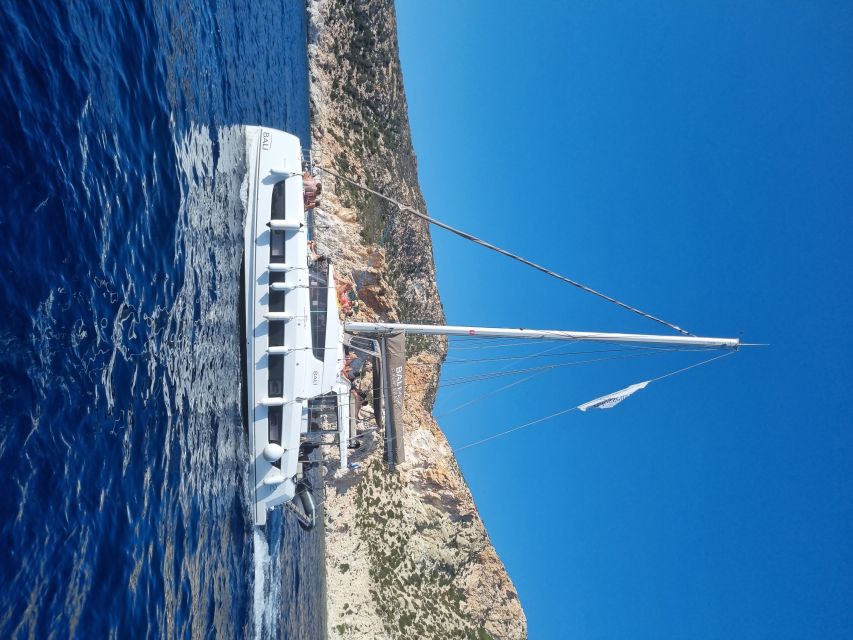 Milos: Full-Day Catamaran Cruise with Food and Open Bar - Tsigrado and Gerakas: the best meal stop