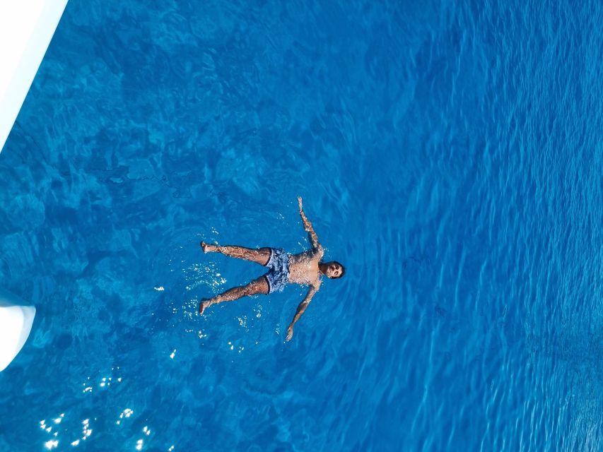 Milos: Full-Day Catamaran Cruise with Food and Open Bar - Glaronisia, Sarakiniko, and the return past Klima
