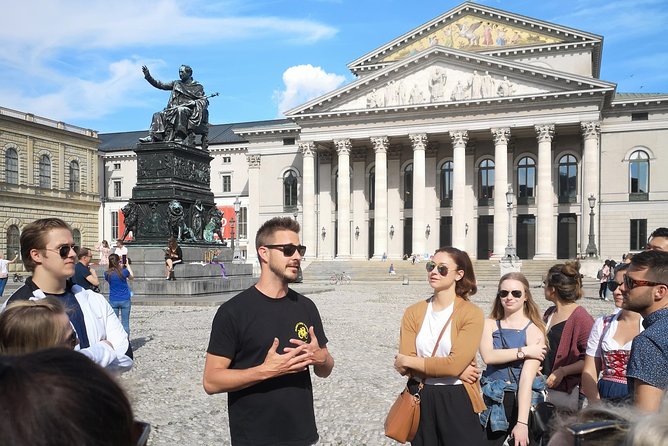Mini Classic Bike Tour @ 4pm incl. Beer Garden & Surfers 2,5 hrs - Odeonsplatz, the Theatine Church, and the Feldherrnhalle
