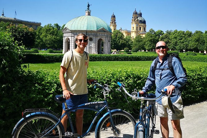 Mini Classic Bike Tour @ 4pm incl. Beer Garden & Surfers 2,5 hrs - Beer garden time at the Chinesischer Turm