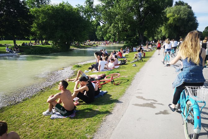 Mini Classic Bike Tour @ 4pm incl. Beer Garden & Surfers 2,5 hrs - Haus der Kunst and Munich’s complicated 20th-century past