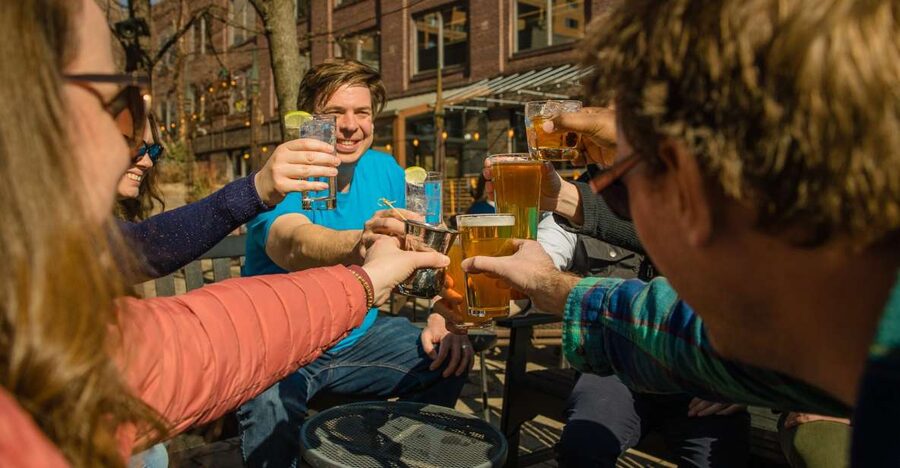 Minneapolis: History and 4-Bar Crawl Guided Walking Tour - Key details before you book