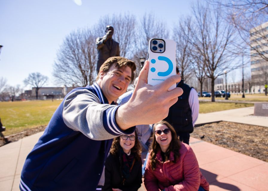Minneapolis: History and 4-Bar Crawl Guided Walking Tour - The Warehouse District sets the tone