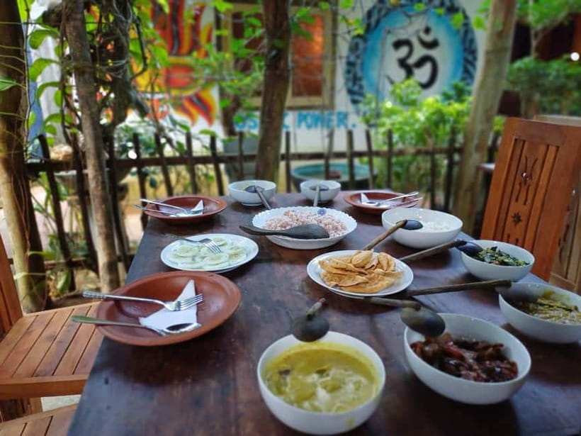 Mirissa: Cooking Class with Beer and Meal - Waiting with a cold beer