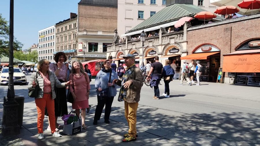 Munich: Bavarian Beer Walking Tour with Samples - Guides Paul and Freya