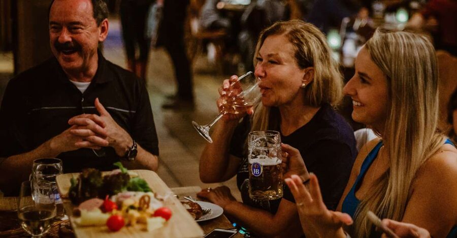 Munich: Beer and Food Tour with Dinner & Oktoberfest Museum - Starting at the Radius Tours office
