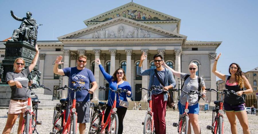 Munich: Bike Tour with Beer Garden Break - Siegestor, Odeonsplatz, and the royal center