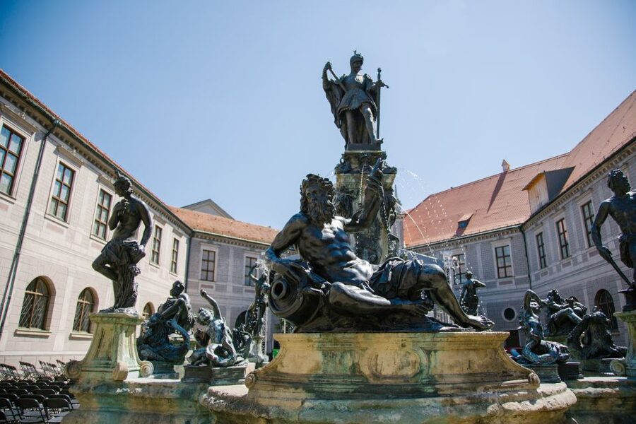 Munich: Bike Tour with Beer Garden Break - The English Garden and Chinese Tower break