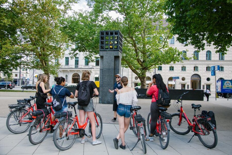 Munich: Bike Tour with Beer Garden Break - The Eisbach surfers: Munich’s most memorable stop