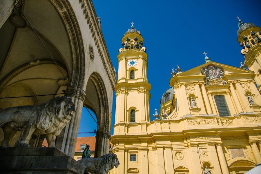 Munich: Bike Tour with Beer Garden Break - The Isar side, Parliament, and the Angel of Peace