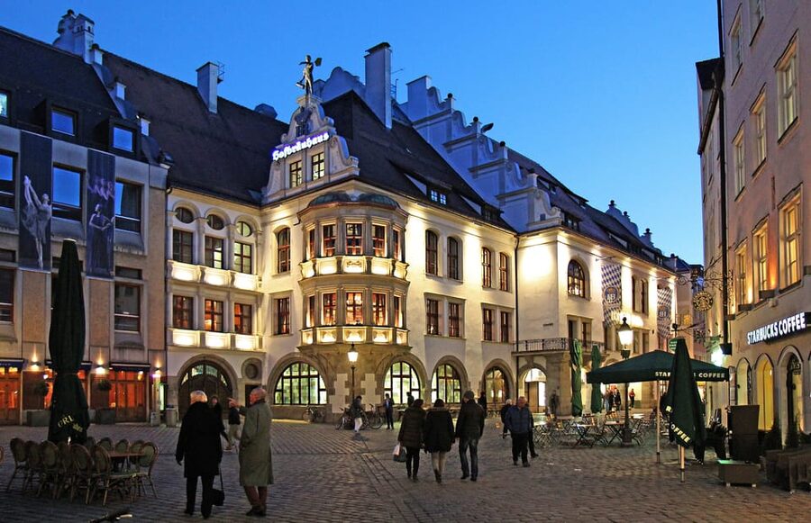 Munich: Food Tour Beer- 3 small beers & "Brotzeit" in GERMAN - Starting at Mariensäule in Marienplatz