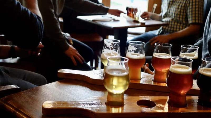 Munich: Guided Craft Beer & Cultural Tour With Snack - Seven pours, from familiar to experimental