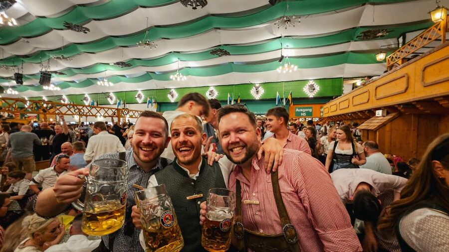 Munich: Guided Oktoberfest Experience with Beer and Lunch - How the small group changes the day