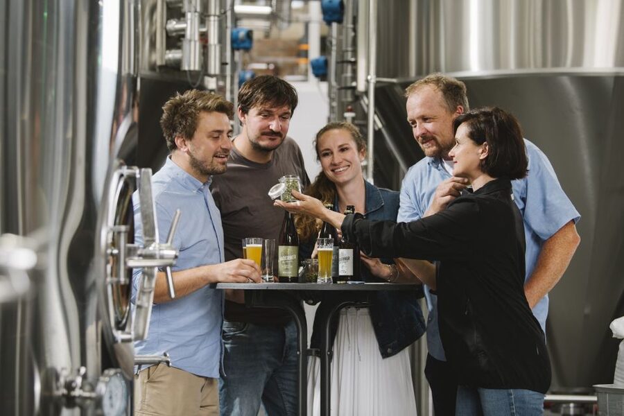 Munich: Hands-On Brewery Tour & Tasting of 4 Organic Beers - Meeting the brewmaster and the people behind the pints