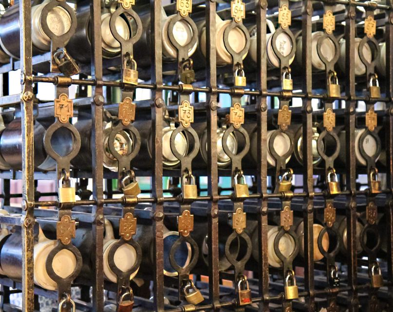 Munich: Hofbräuhaus Guided Tour with 1 Beer - Famous patrons and the stories behind the rooms