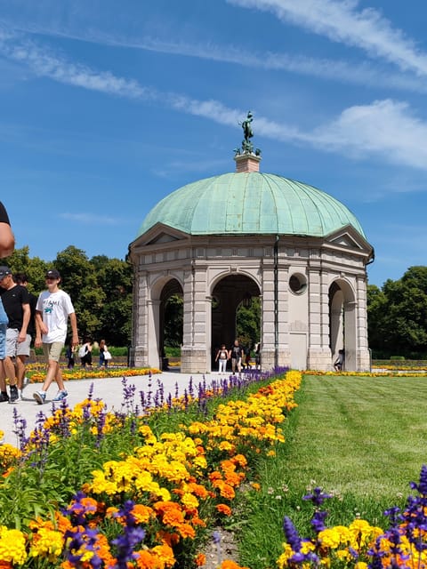 Munich: Mini Classic Bike Tour with Beer Garden Stop at 4 PM - The guide makes the difference