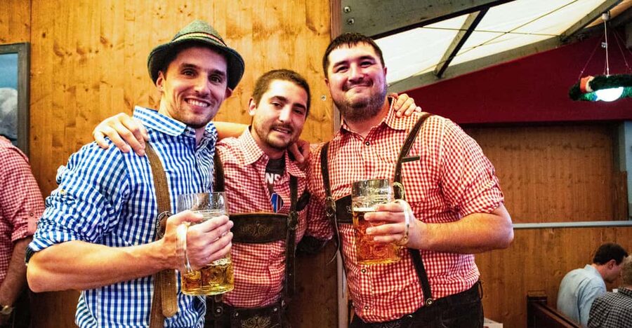 Munich: Oktoberfest Tour with Tent Reservation, Food & Beer - Exploring the Oktoberfest grounds before the tent