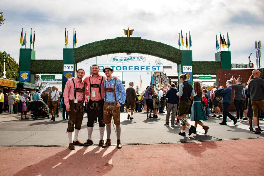 Munich: Oktoberfest Tour with Tent Reservation, Food & Beer - Two liters of beer and the half chicken meal