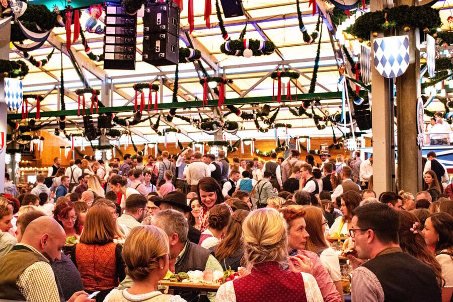 Munich: Oktoberfest Tour with Tent Reservation, Food & Beer - Who should book this Oktoberfest experience?