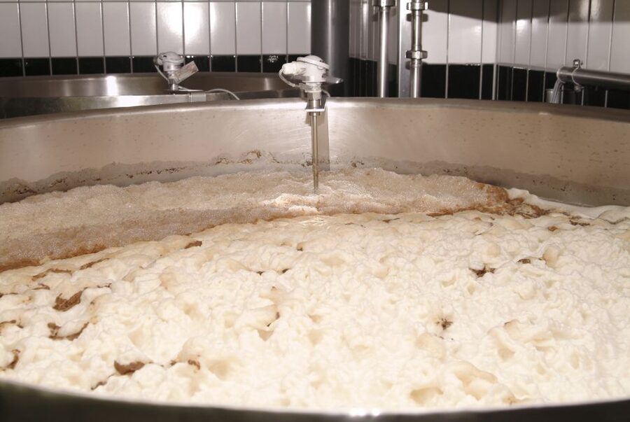 Munich's Beer Halls and Breweries: 3-Hour Guided Tour - Learning how Munich makes Weissbier