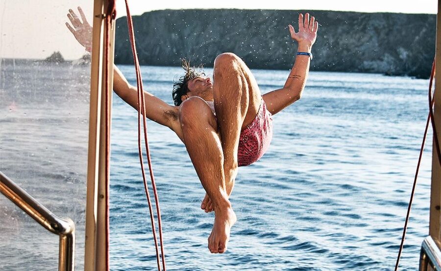Mykonos: Sunset Boat Party with Open Bar & Live DJ - Meeting at Mykonos Old Port