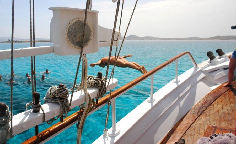 Mykonos: Sunset Party Boat Cruise with 1 Drink - Cruising the north coast of Mykonos