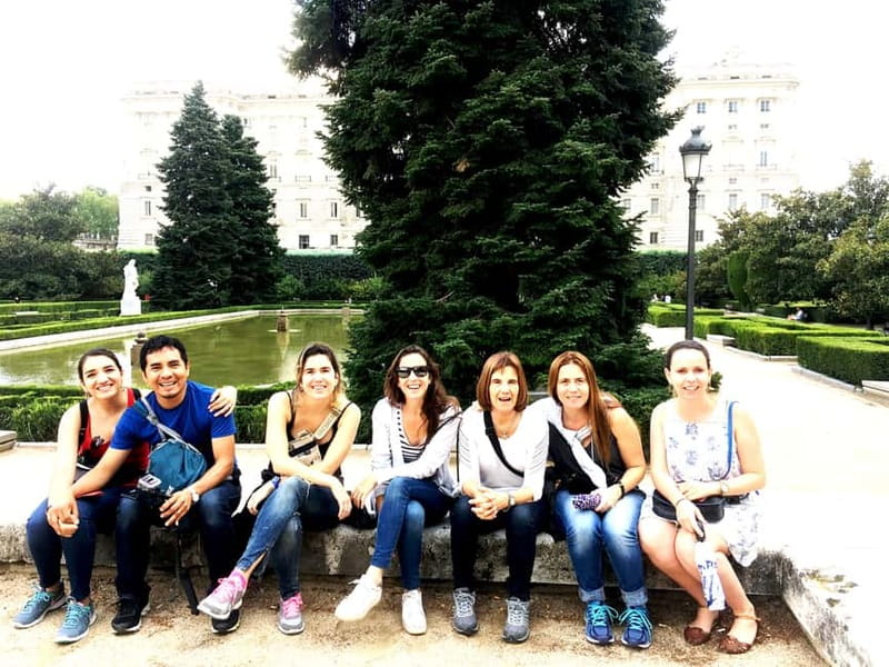 Mysteries & Tapas Tour in Madrid + Pub Crawl - Three bars and a practical taste of Spain