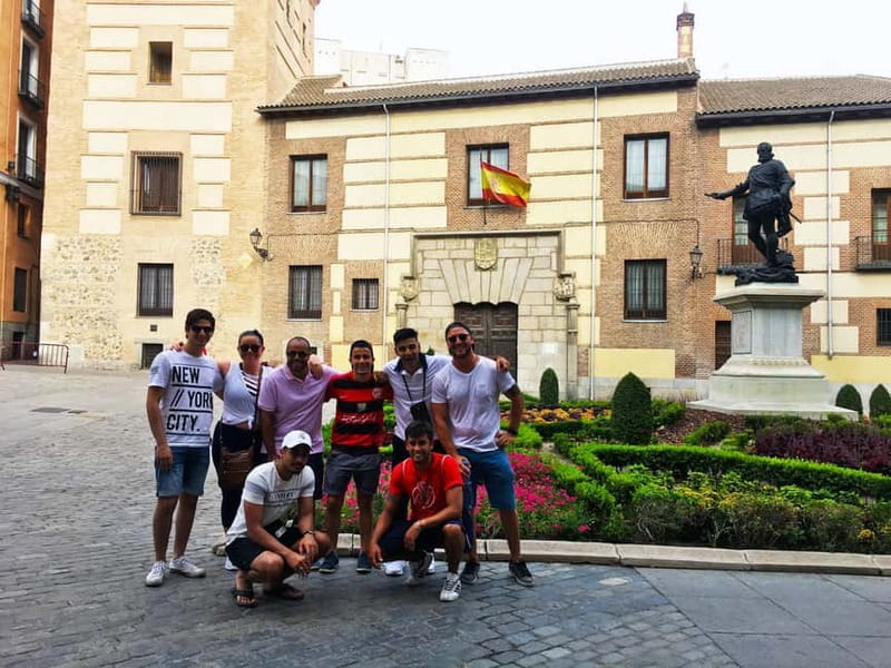 Mysteries & Tapas Tour in Madrid + Pub Crawl - Madrid’s mysteries on a three-hour walking route