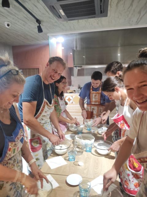 Naples: Small Group Pizza Making with Drink Included - Key points to know before booking