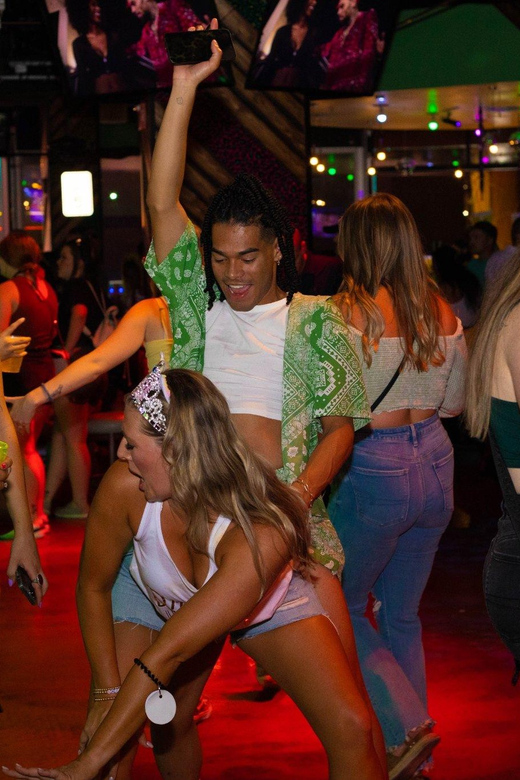 Nashville Bar Crawl: Guided Pub Crawl with Drinks Discounts - Who gets the most value from this night out