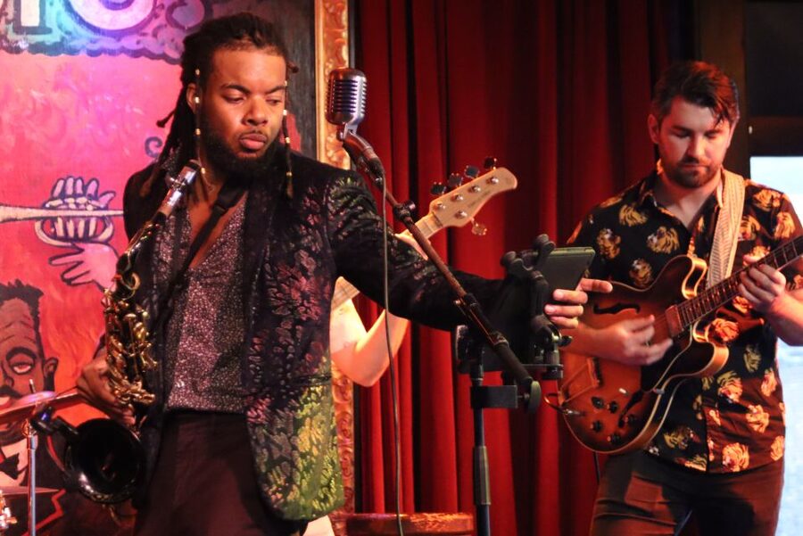 New Orleans: Frenchmen Street VIP Live Music Pub Crawl - The Frenchmen Art Market adds a useful pause