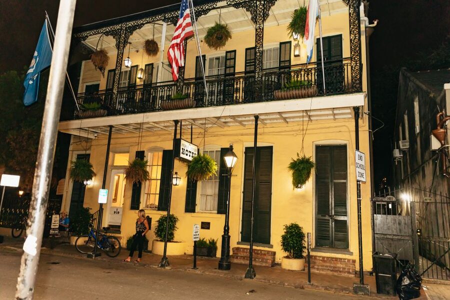 New Orleans: Haunted Pub Crawl - Pirates Alley, May Bailey’s Place, and Vampire Café