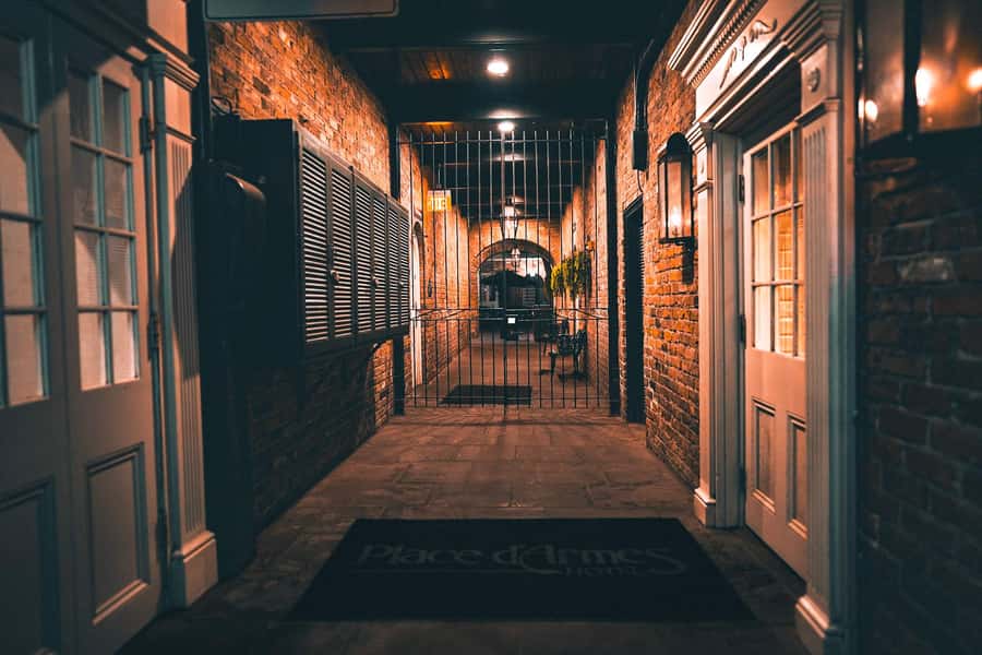 New Orleans: True Crime Pub Crawl - What happens inside the bars